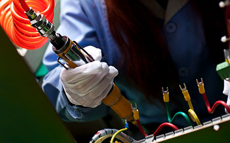 情系教育事業(yè)·奉獻(xiàn)誠摯愛心